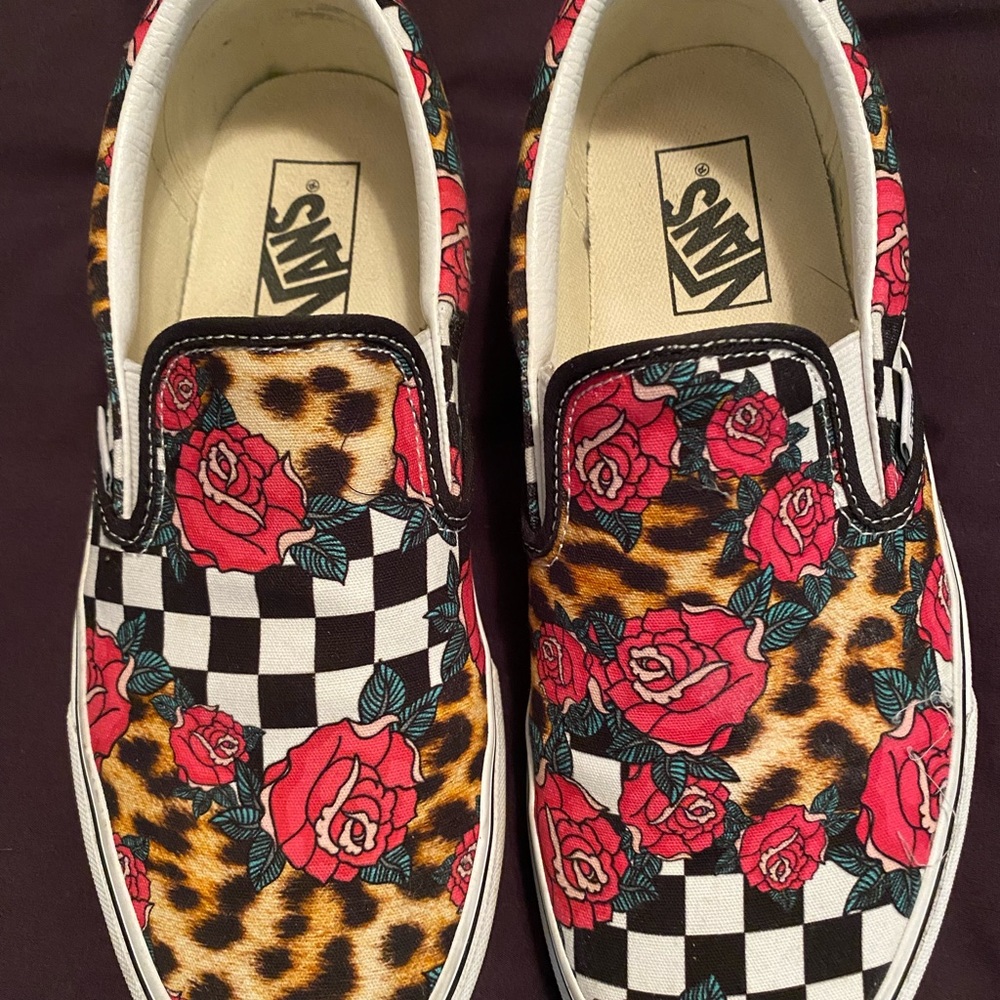Vans Rose cheetah print Slip On’s size 9.5 woman’s
